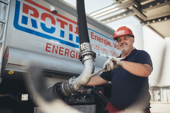 ROTH Tankwagenfahrer am Tanklaster