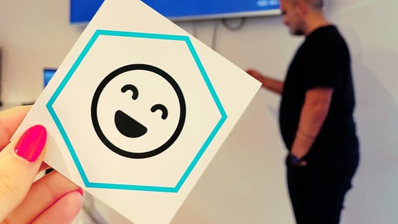 Smiley-Symbol auf einem Post-it