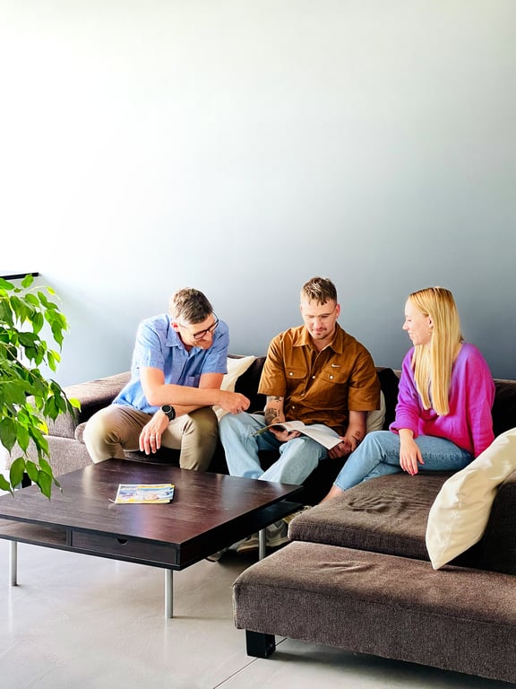 Agentur-Team im Austausch