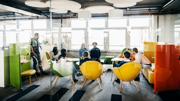 Erreichen Sie Engpasszielgruppen besser mit InstantPage. Ihre Stellenangebote sind auf auf Ihren Recruiting-Landingpages automatisch integriert.
