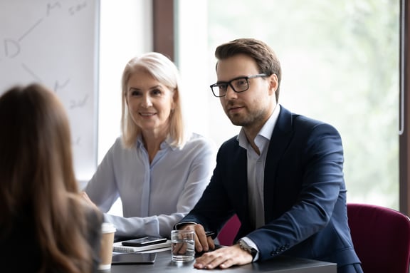 Professionelles Beratungsgespräch zur beesite für den öffentlichen Dienst.